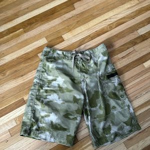 Oakley men’s 30 digital-camo board shorts with zipper fly